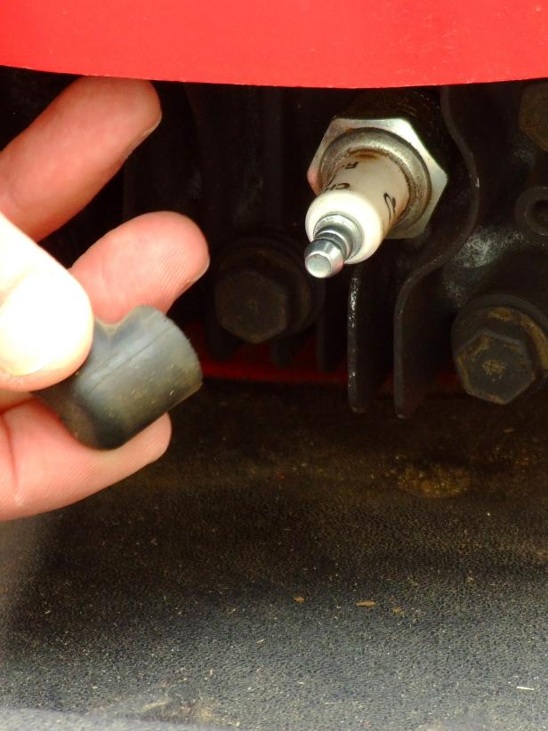 how to clean spark plug on lawnmower