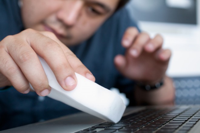 how to clean your laptopkeybaord