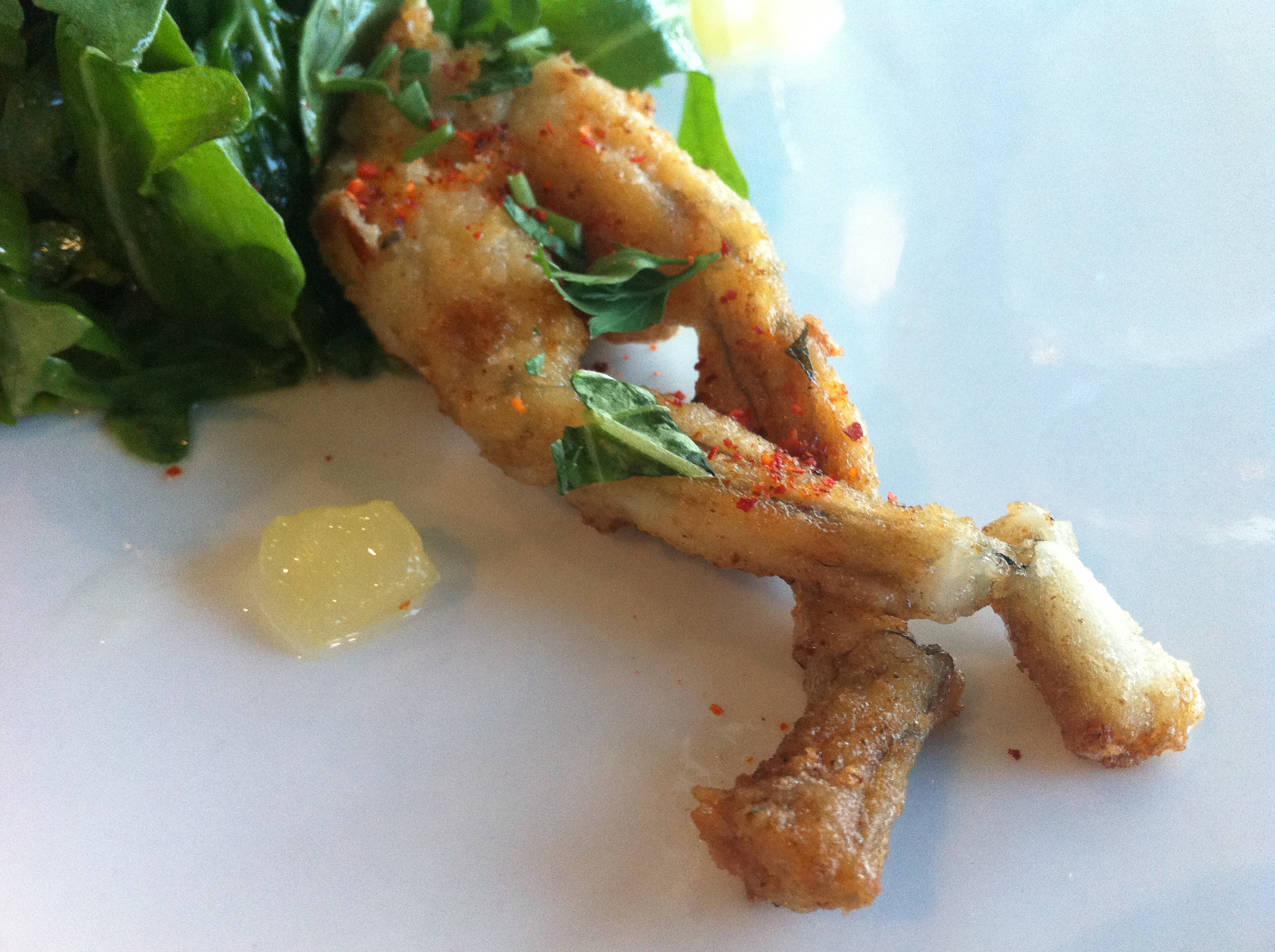 how to clean frog legs