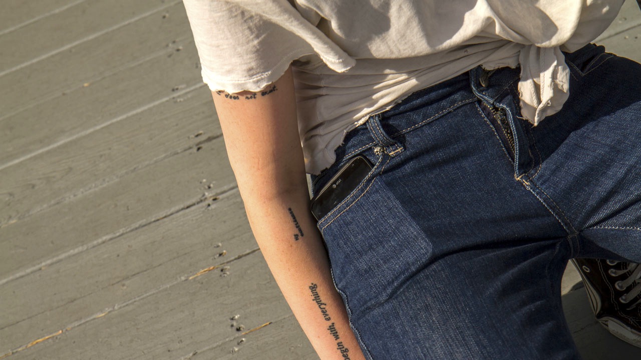 how to carry cell phone without a pocket