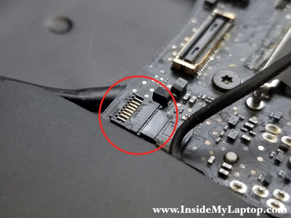 how to clean macbook air inside